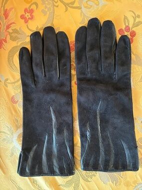 Black Suede Gloves with Leather Accents